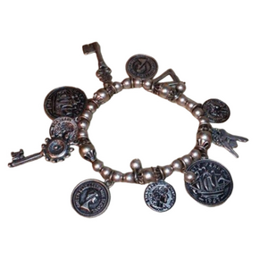 𝅺Vintage roll on dangle charm bracelet with coins and keys antique silver tone.